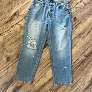NWT BDG Urban Outfitters slim straight cropped jeans size 33